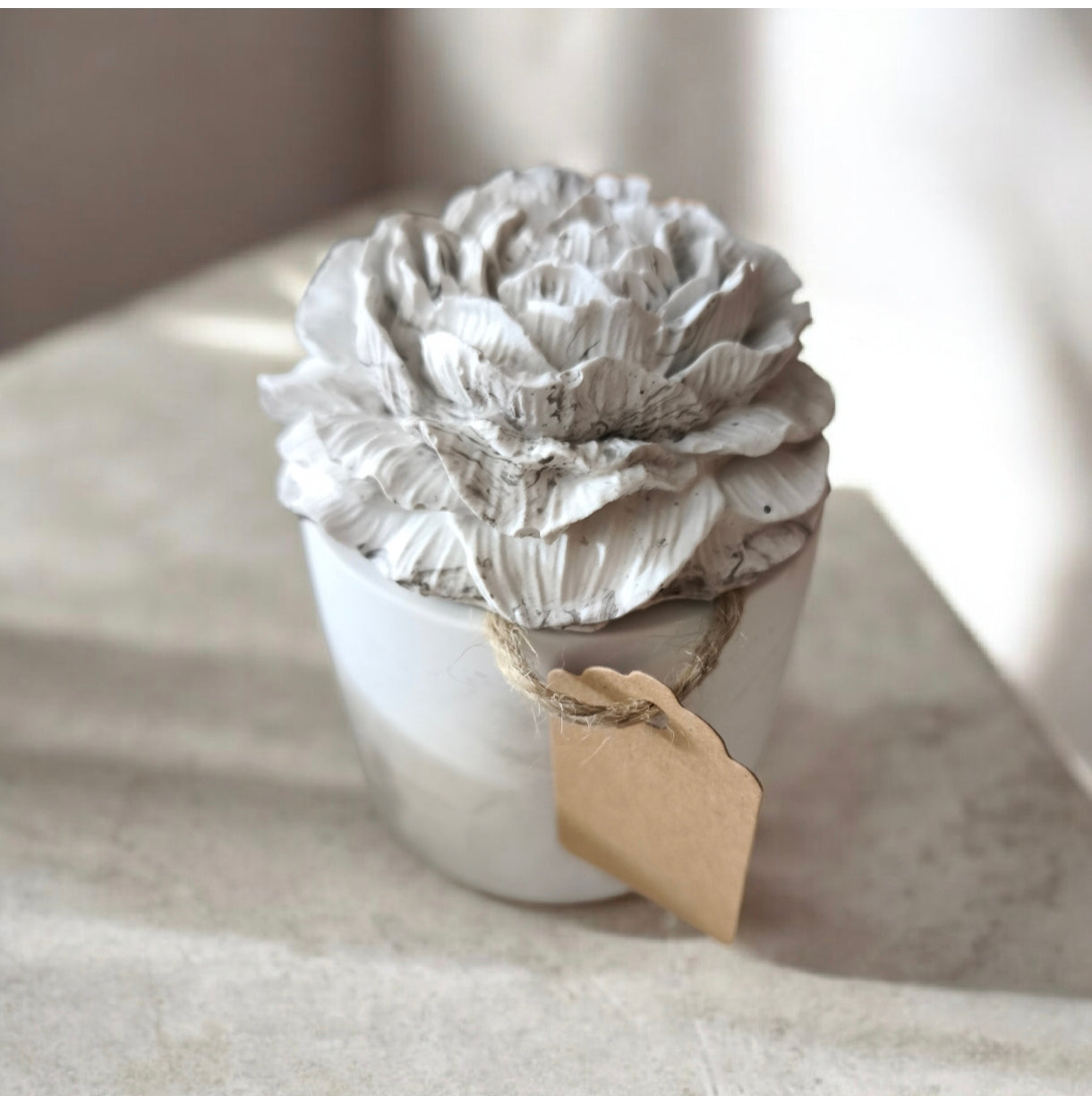 Bombonnière à bijoux marbrée blanche et grise en Jesmonite – Home by Maletim